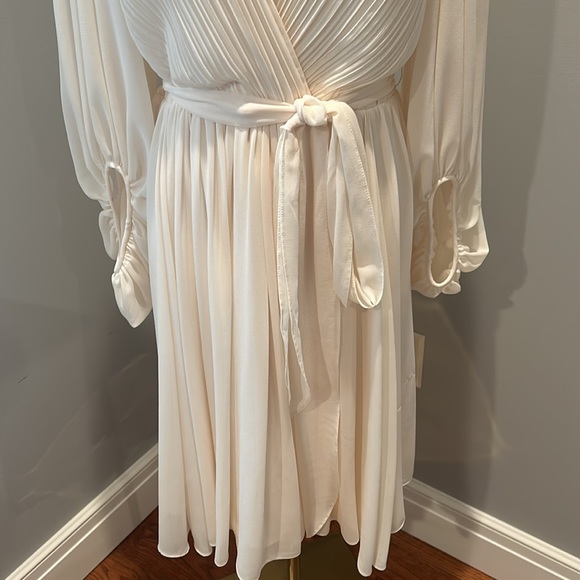 Classic Halston mid length chiffon dress with ruched bodice and blouson sleeves - Picture 4 of 4